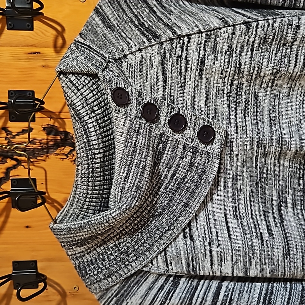 Women's pullover sweater